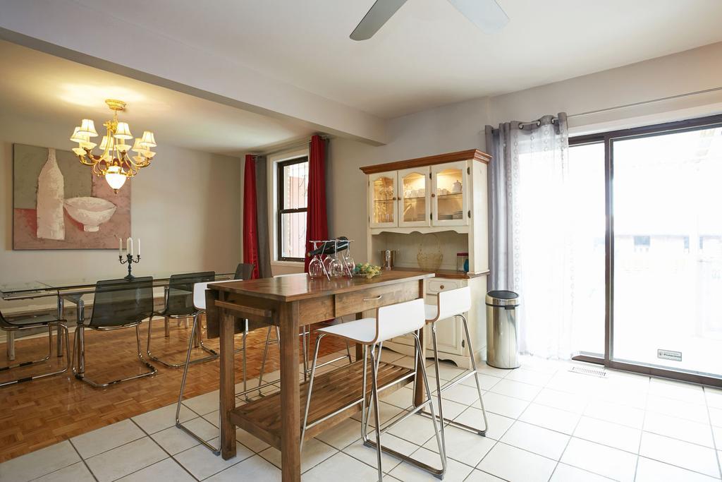 Big Cozy House Villa มอนทรีอัล ภายนอก รูปภาพ
